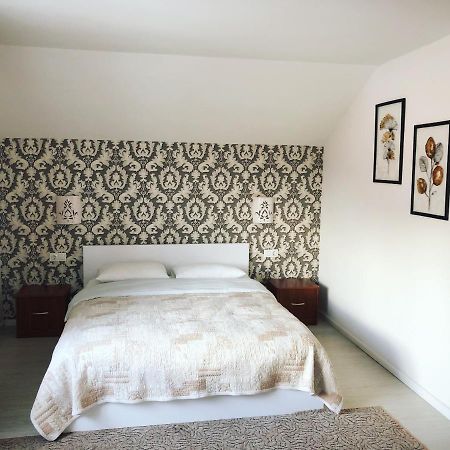 Krashanka Villa Татарив Екстериор снимка